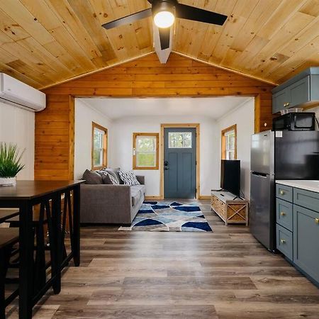 Cozy Cottage On Arbutus Lake Traverse City Buitenkant foto