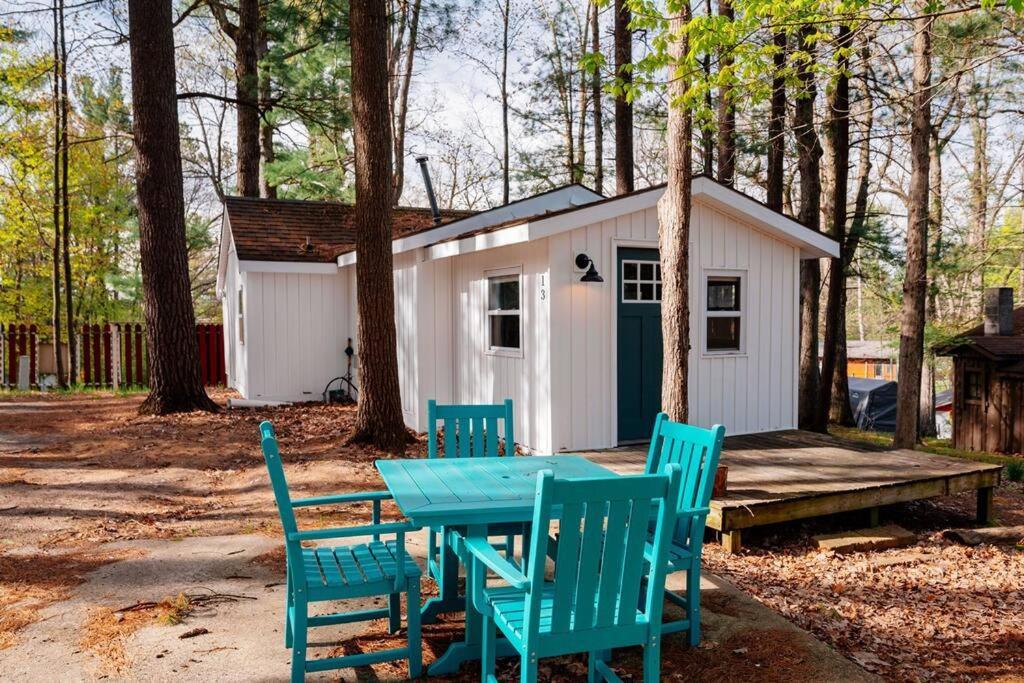 Cozy Cottage On Arbutus Lake Traverse City Buitenkant foto