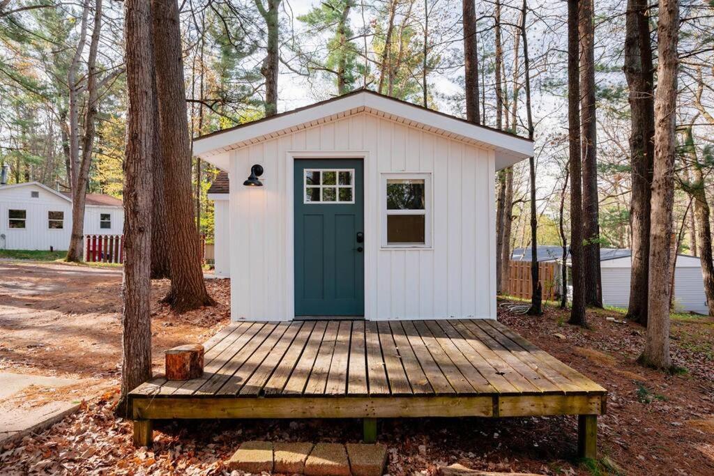 Cozy Cottage On Arbutus Lake Traverse City Buitenkant foto