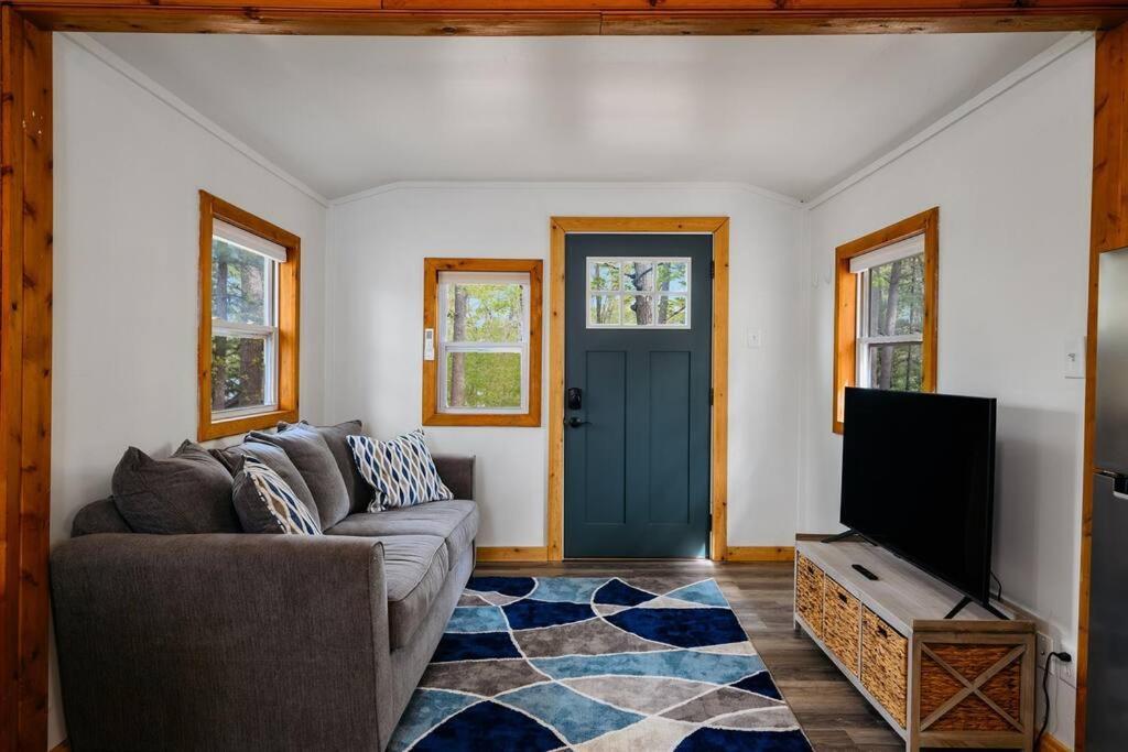 Cozy Cottage On Arbutus Lake Traverse City Buitenkant foto